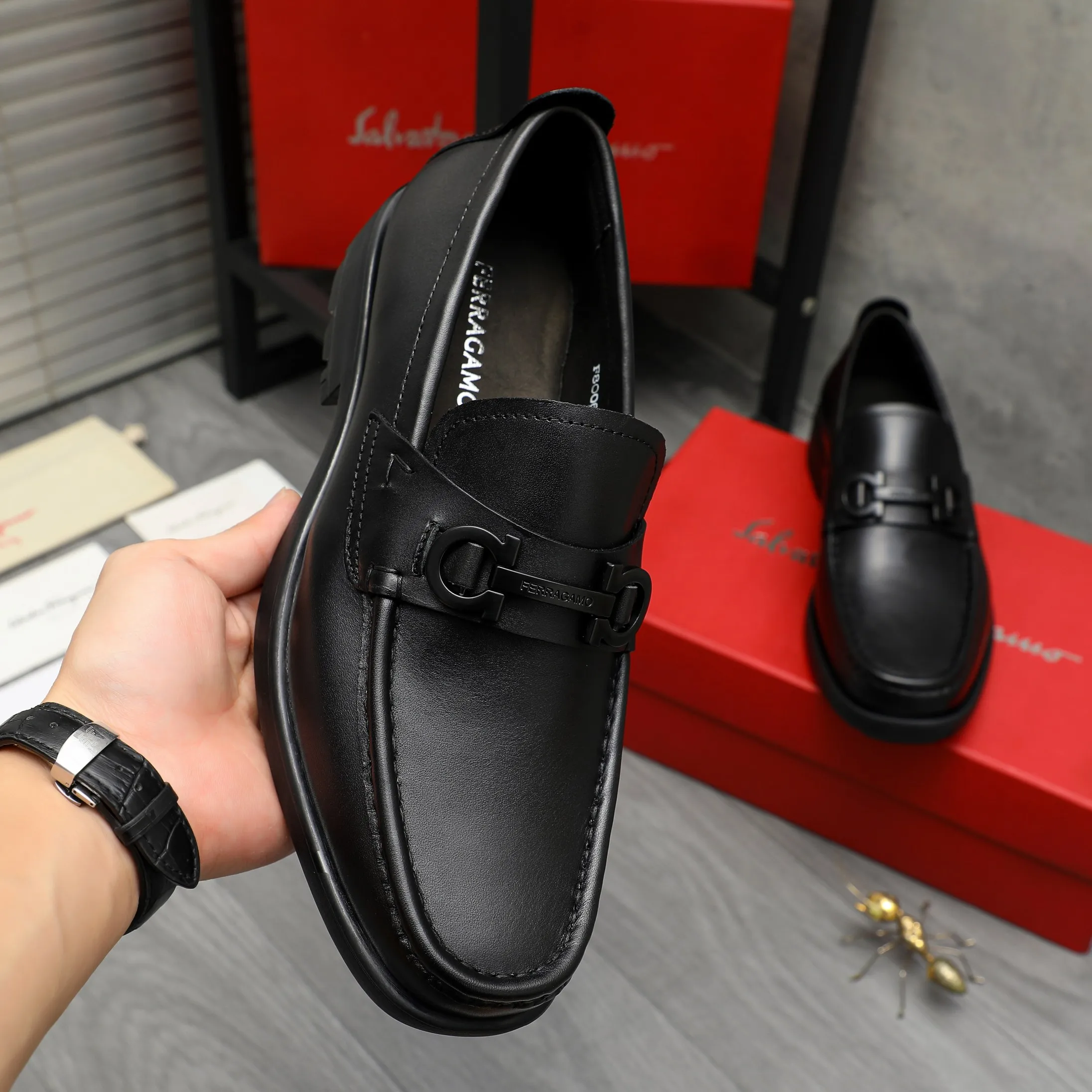 Men's shoes 💰420 Product trademark: Ferragamo "Ferragamo" business slip-on leather shoes Regular size: 38-45 (45. Customized, non-returnable) Product materials: Selected high-quality cowhide upper, cowhide lining, original outsole